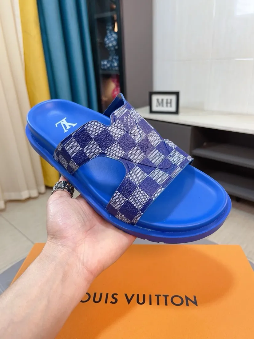 Men's shoes💰300🌹🌹【LV】Multi-color new men's slippers, original top-quality version, original special cowhide with pebbled embossing➕sheepskin on the inner and side, non-slip combination sole, more stable walking, more comfortable and lightweight, high-end and generous, size: 38~44